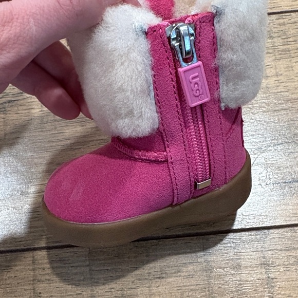 💗UGG Fuchsia and Fur Baby Girl Boots💗 size 1 - Picture 4 of 6